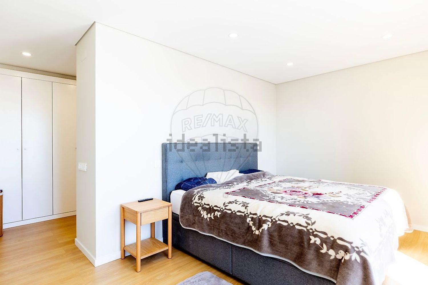 小楼房或独栋别墅出售在Rua e - 卧室