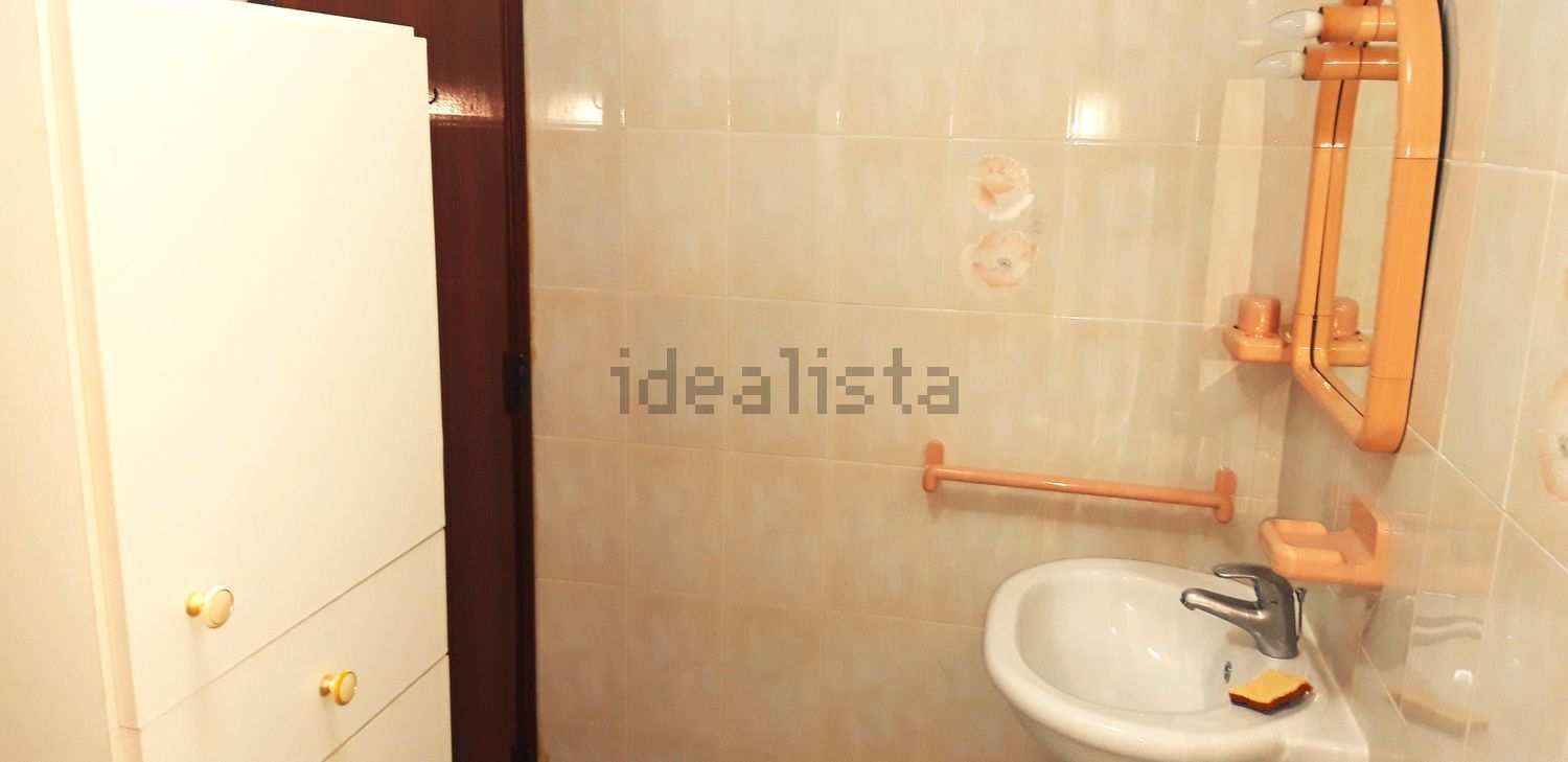 出租房间在Rua Ferreira de Castro, 9 - 卫生间