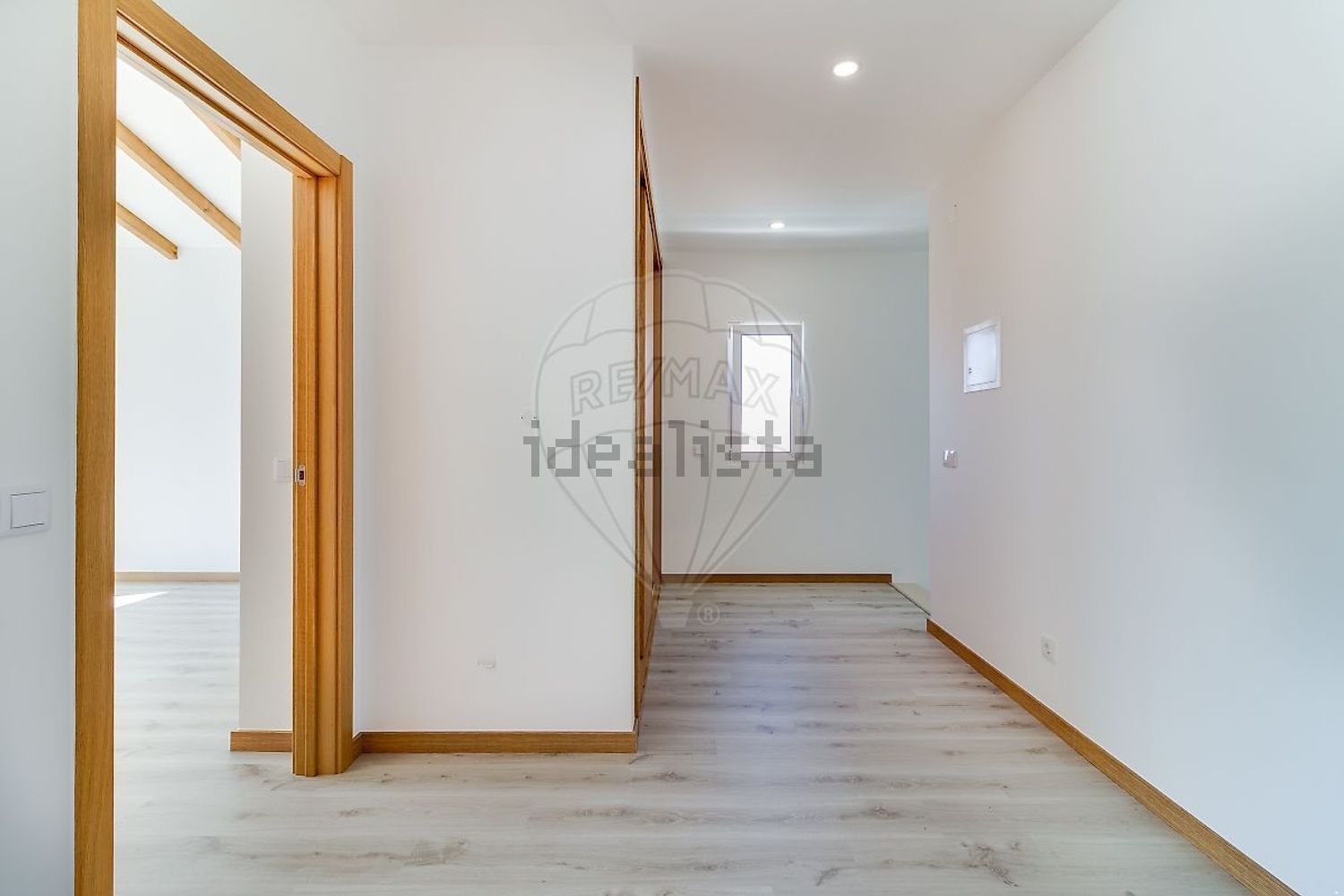 小楼房或独栋别墅出售在Rua da Cabine - 过道