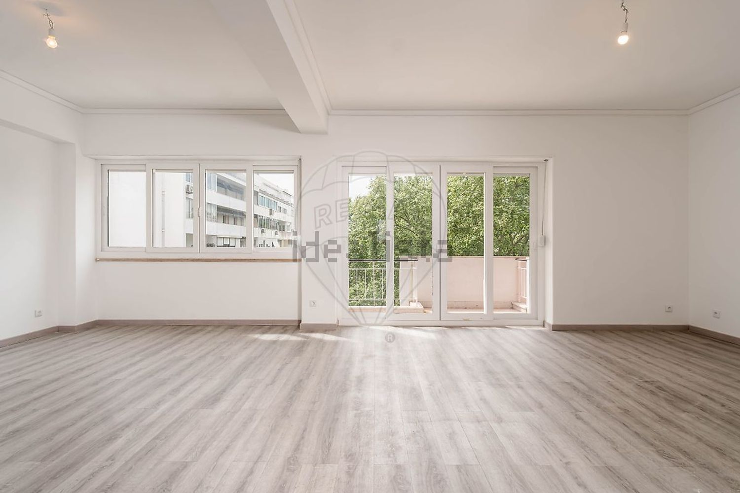 公寓 t3出售在Praça Rainha Santa - 居住