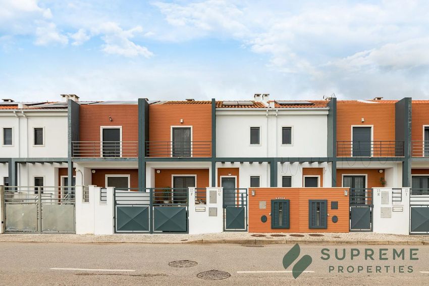 联排别墅出售在Rua José Augusto Gouveia