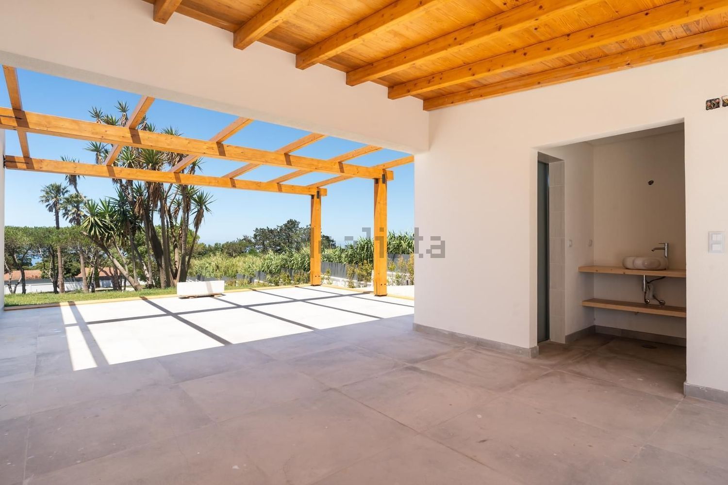 小楼房或独栋别墅出售在Beco do Algarvio - 阳台