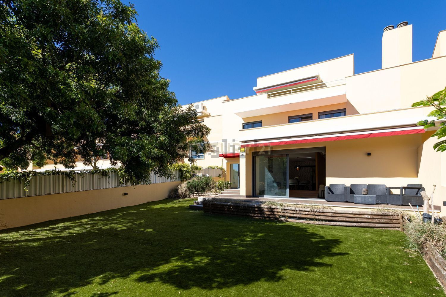 双拼别墅出售在Rua António Xavier Pereira Coutinho, 43 - 外立面