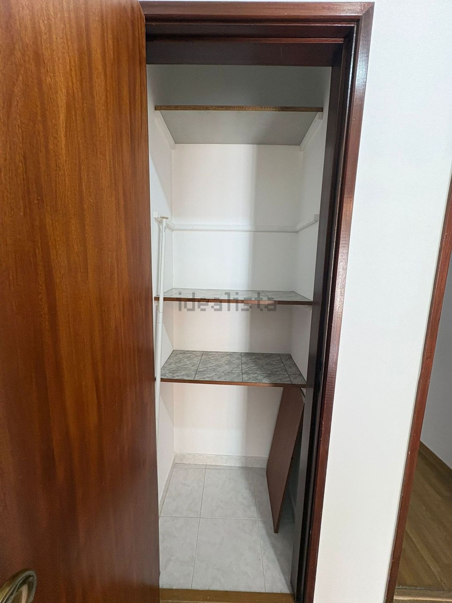 出租公寓 t2在Rua Armando Cortesão, 28 - 试衣间