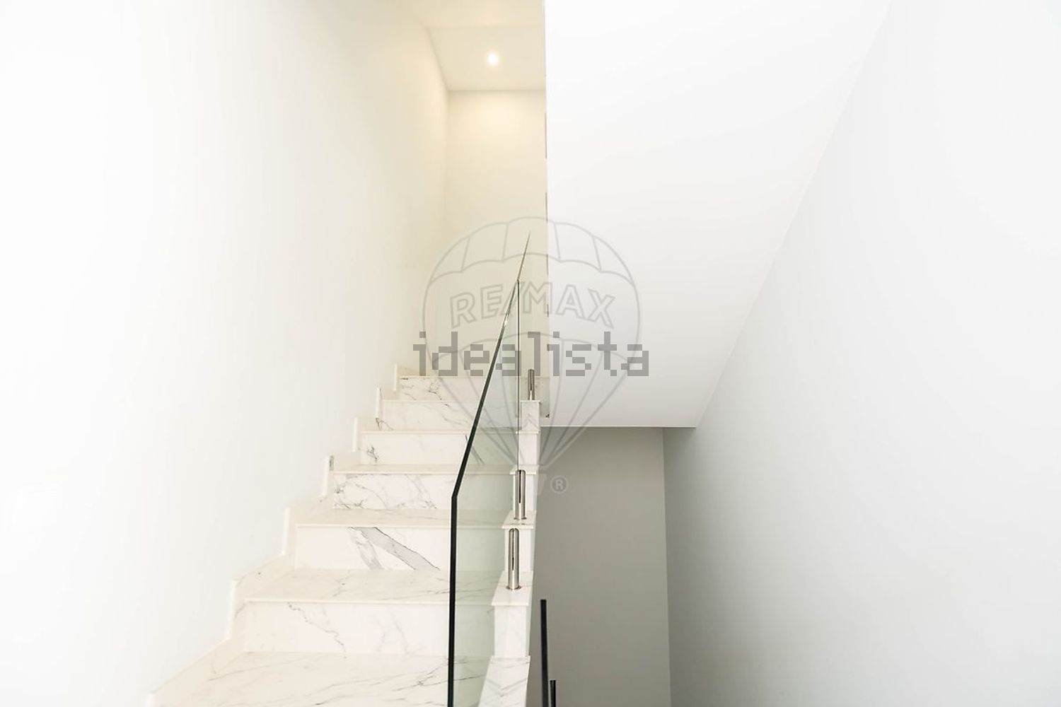 出租小楼房或独栋别墅在Rua Almeida Garrett - 详情