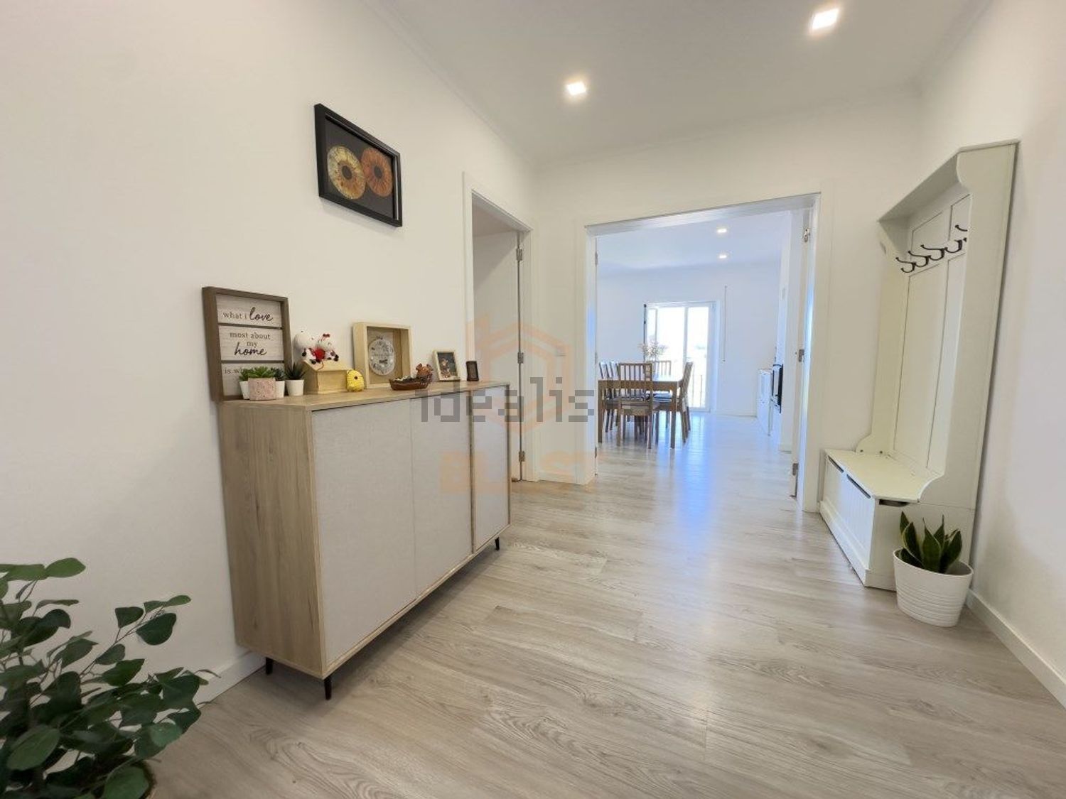 公寓 t3出售在Rua Doutor César Raúl da Costa Andrade - 客厅