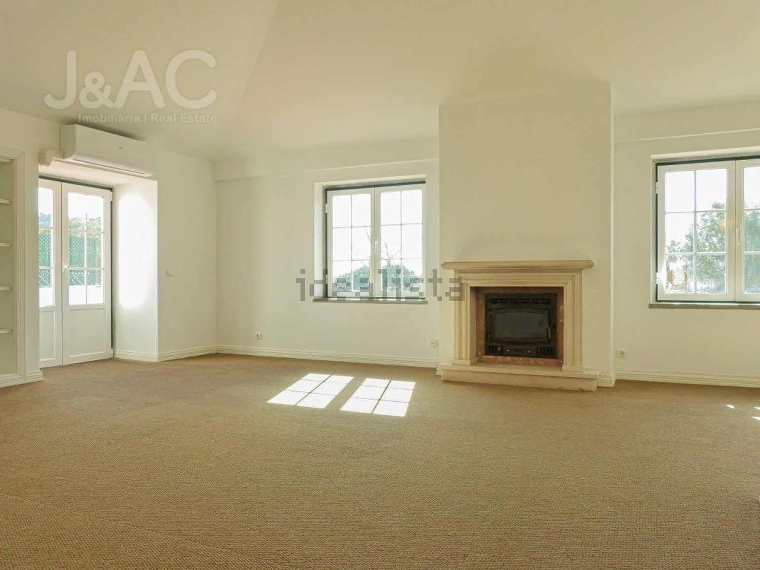 出租公寓 t2在Rua Antonio Carlos Oliveira - 客厅