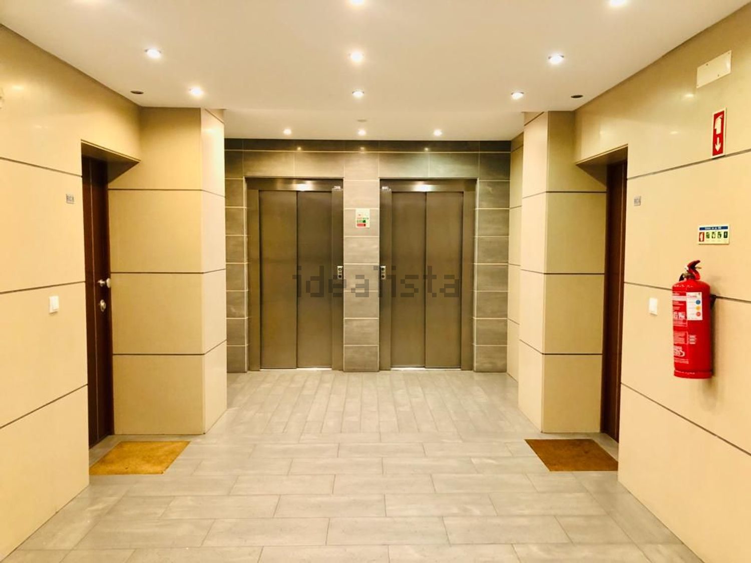 出租公寓 t2在Avenida Miguel Torga, 24 - 电梯