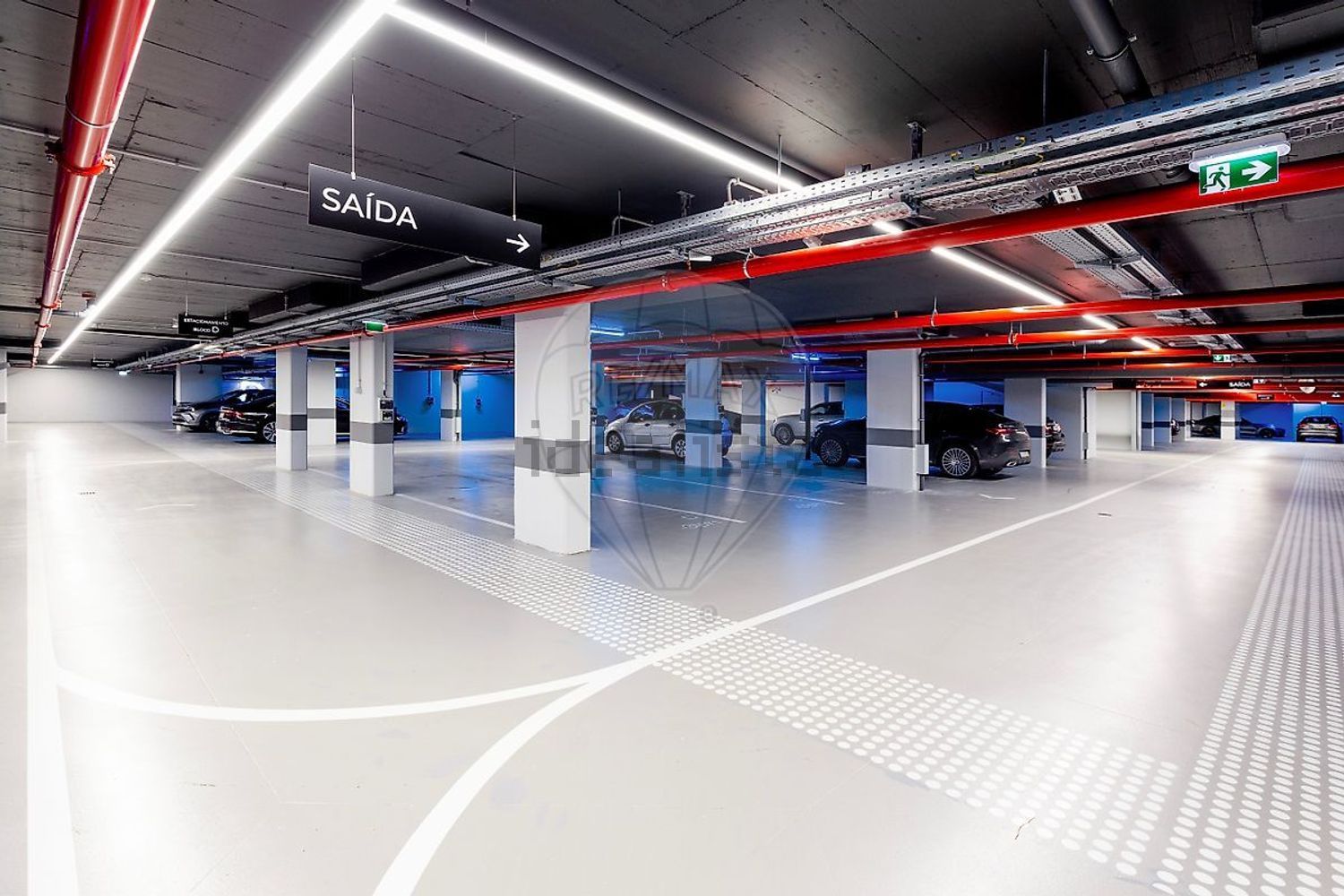 出租公寓 t2在Avenida Fernando Pessoa - 停车位