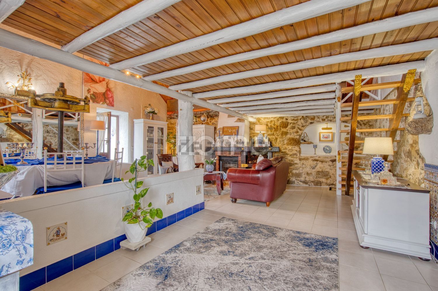 小楼房或独栋别墅出售在Rua do Malaquias, 3 - 入口 / 出口