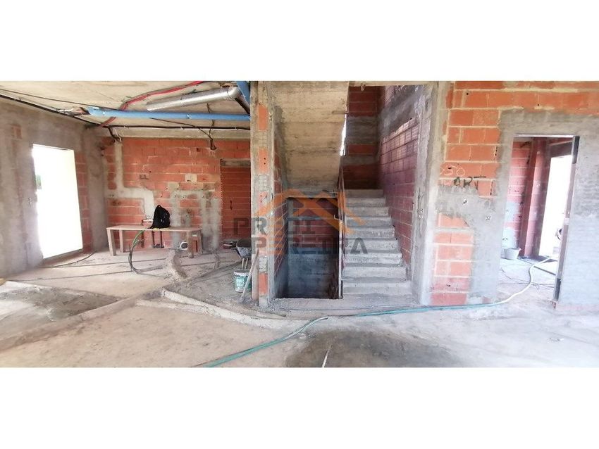 小楼房或独栋别墅出售在Pontinha e Famões