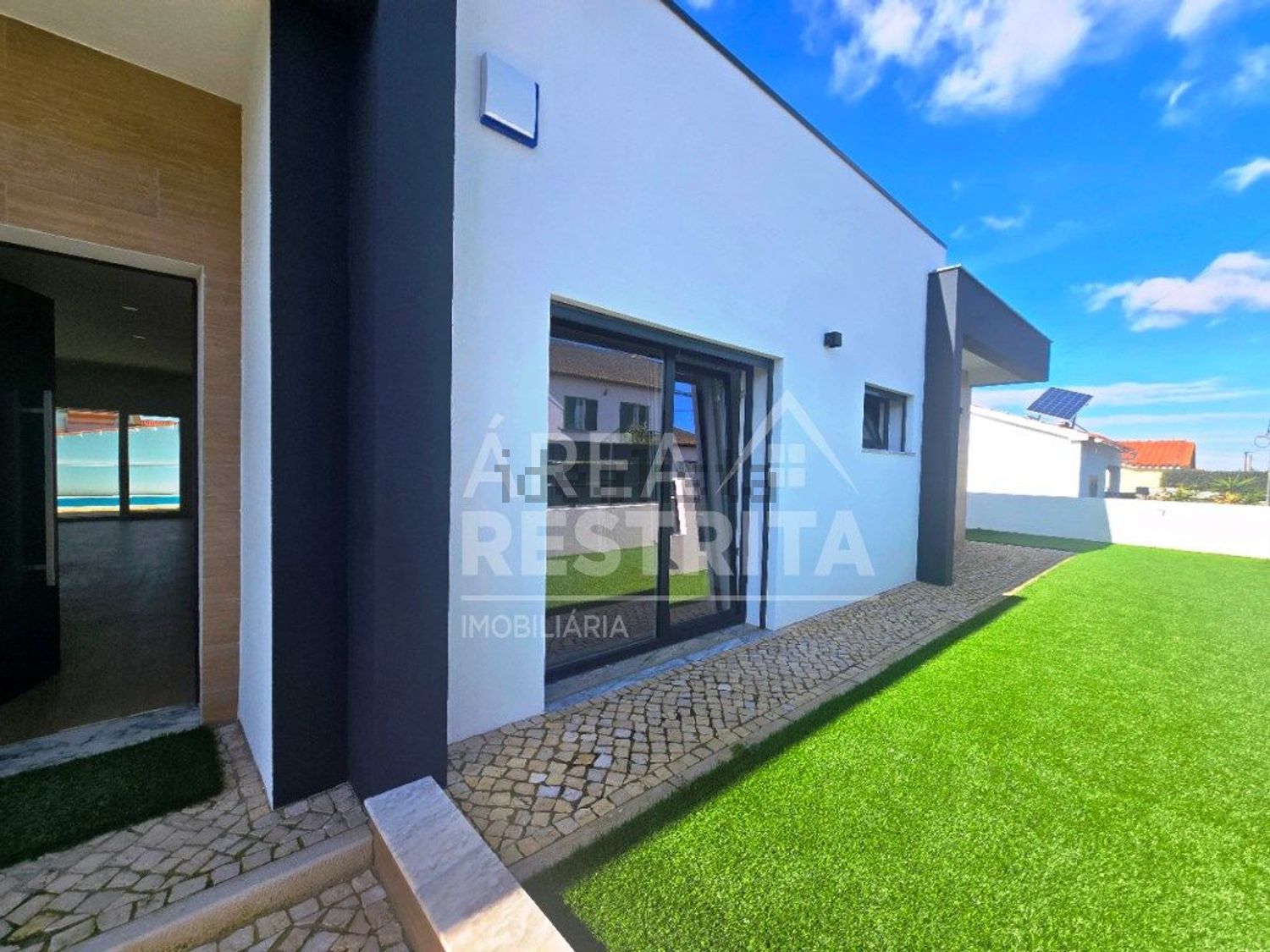 小楼房或独栋别墅出售在Rua dos Vitoriosos - 照片