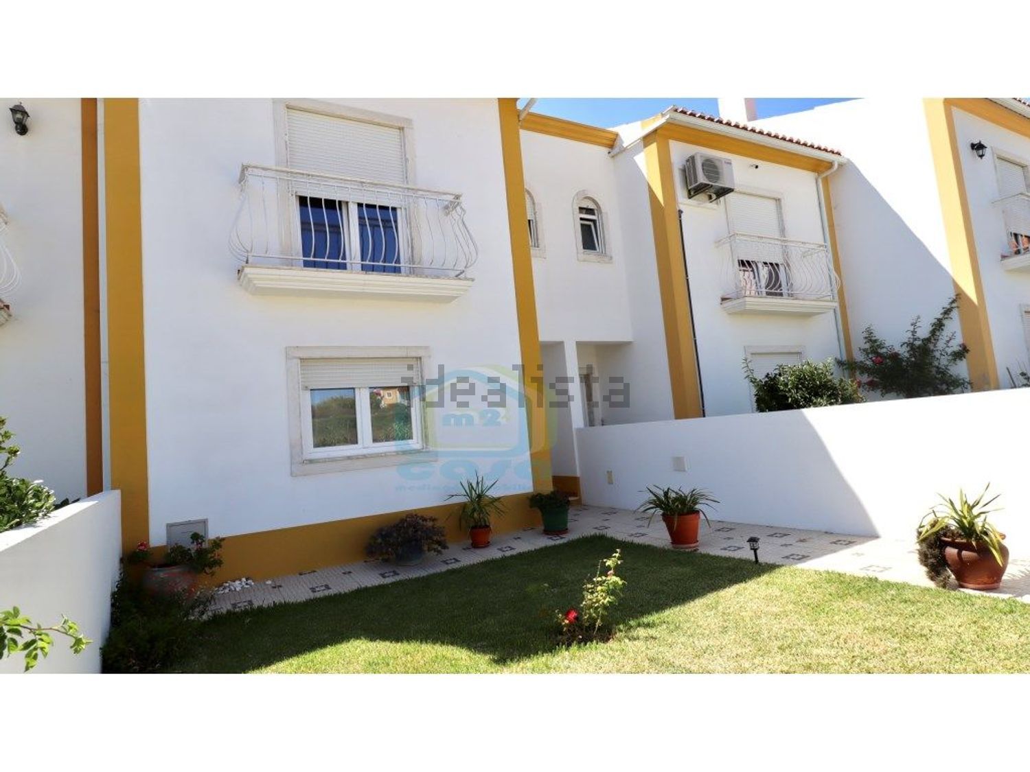 小楼房或独栋别墅出售在Rua Dona Aurélia, 13 - 外立面