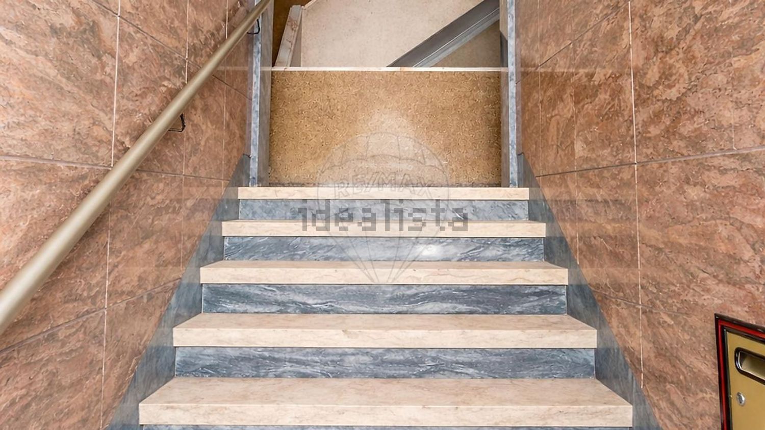 公寓 t2出售在Rua Montepio Geral - 详情