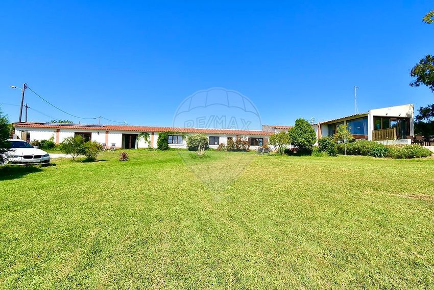 小楼房或独栋别墅出售在Rua Principal