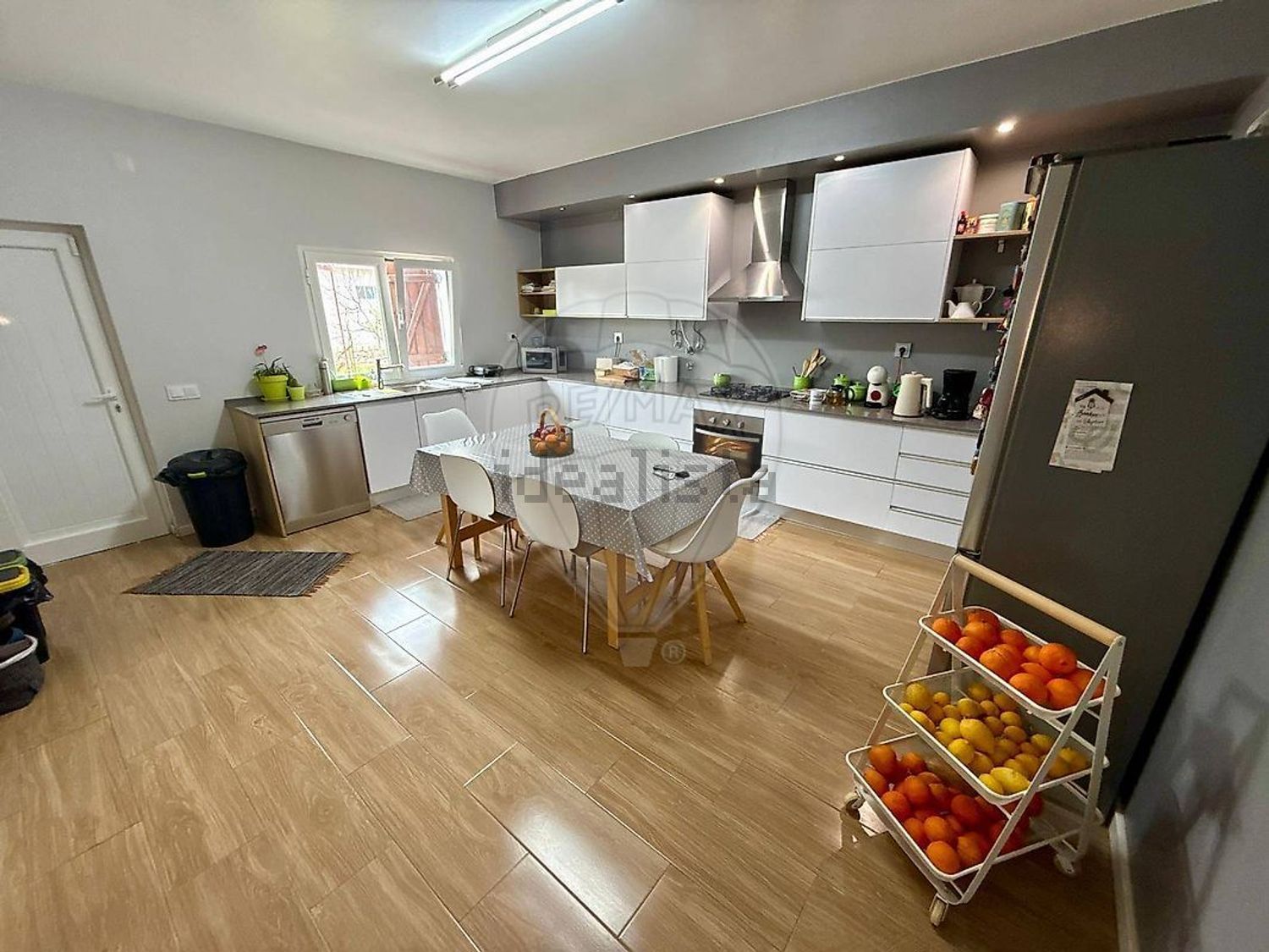 小楼房或独栋别墅出售在Rua 18 - 客厅