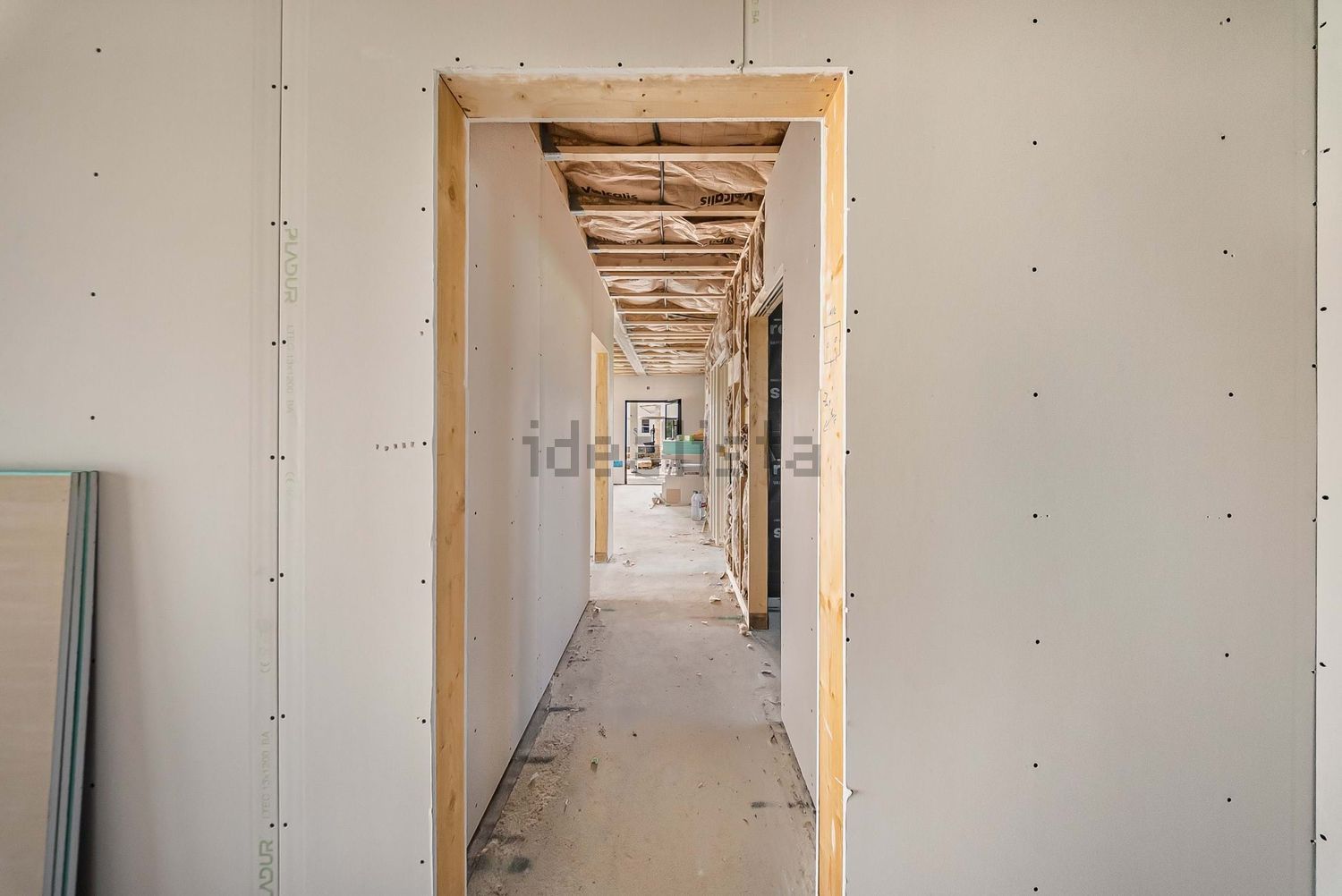 小楼房或独栋别墅出售在Rua do Outeiro - 过道