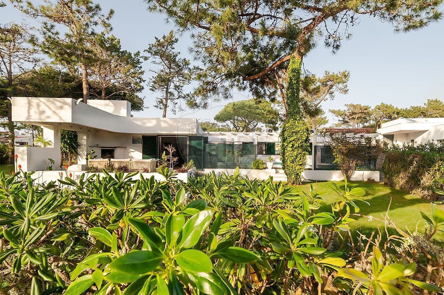 小楼房或独栋别墅出售在Rua das Corredouras - 外立面