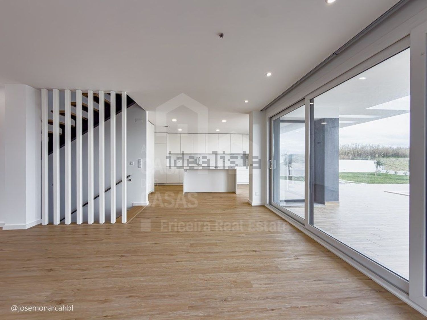 小楼房或独栋别墅出售在São Pedro da Cadeira - 照片