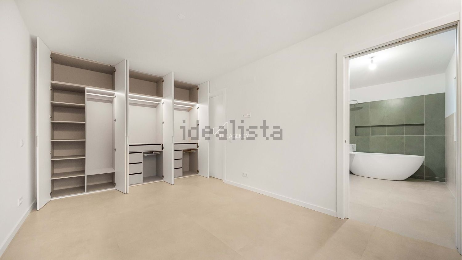 双拼别墅出售在Rua 1º de Maio - 试衣间