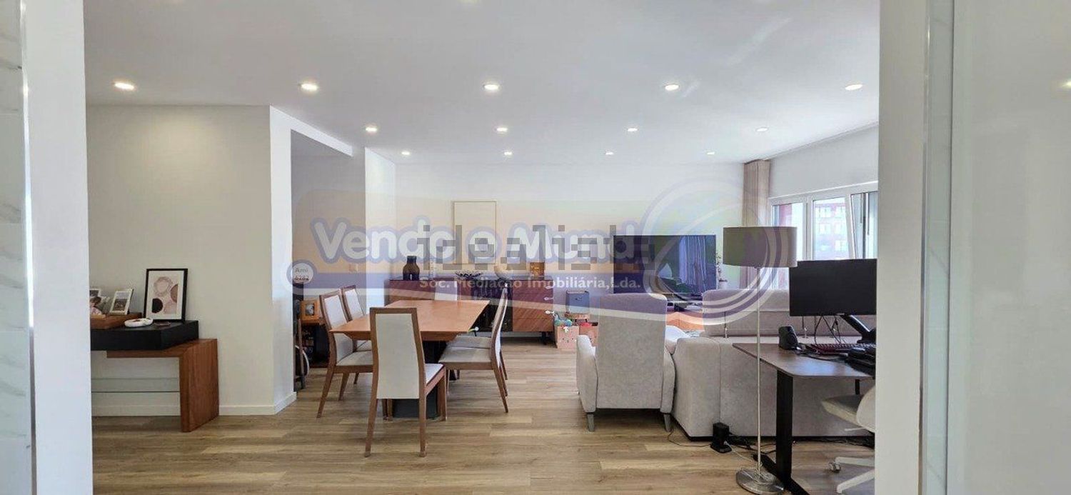 公寓 t2出售在Póvoa de Santa Iria e Forte da Casa - 客厅