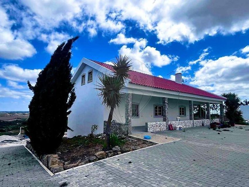 小楼房或独栋别墅出售在Rua do Cabeço