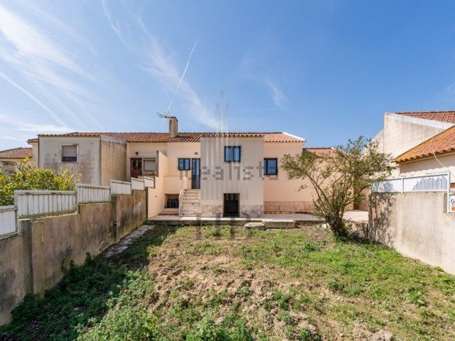 出租小楼房或独栋别墅在Rua do Arneiro - 外立面