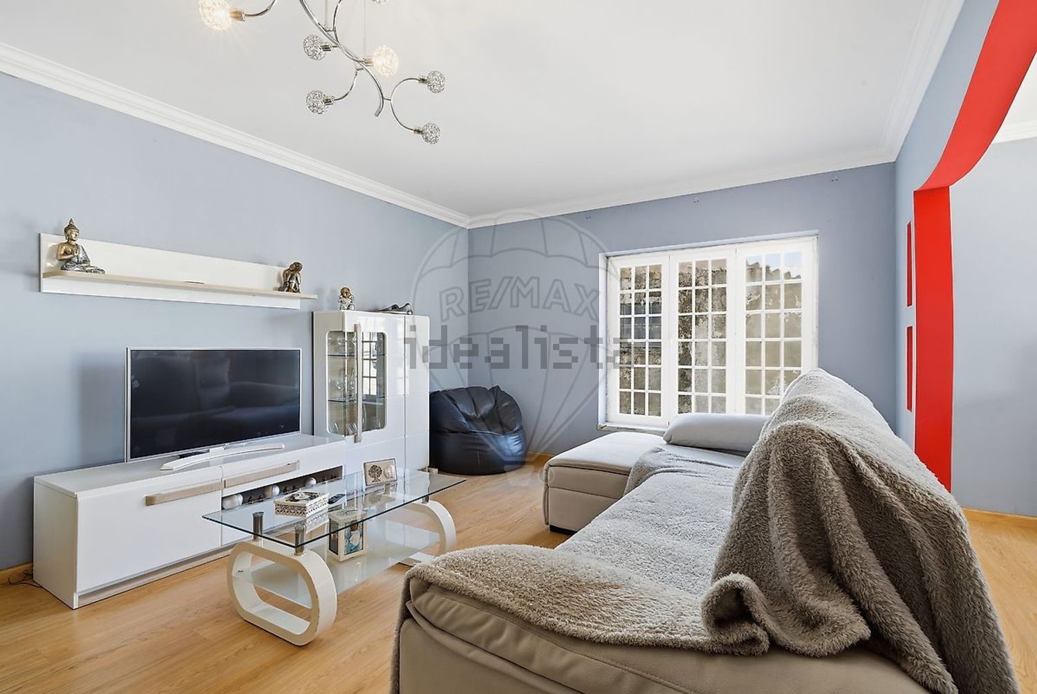 小楼房或独栋别墅出售在São Quintino - 客厅