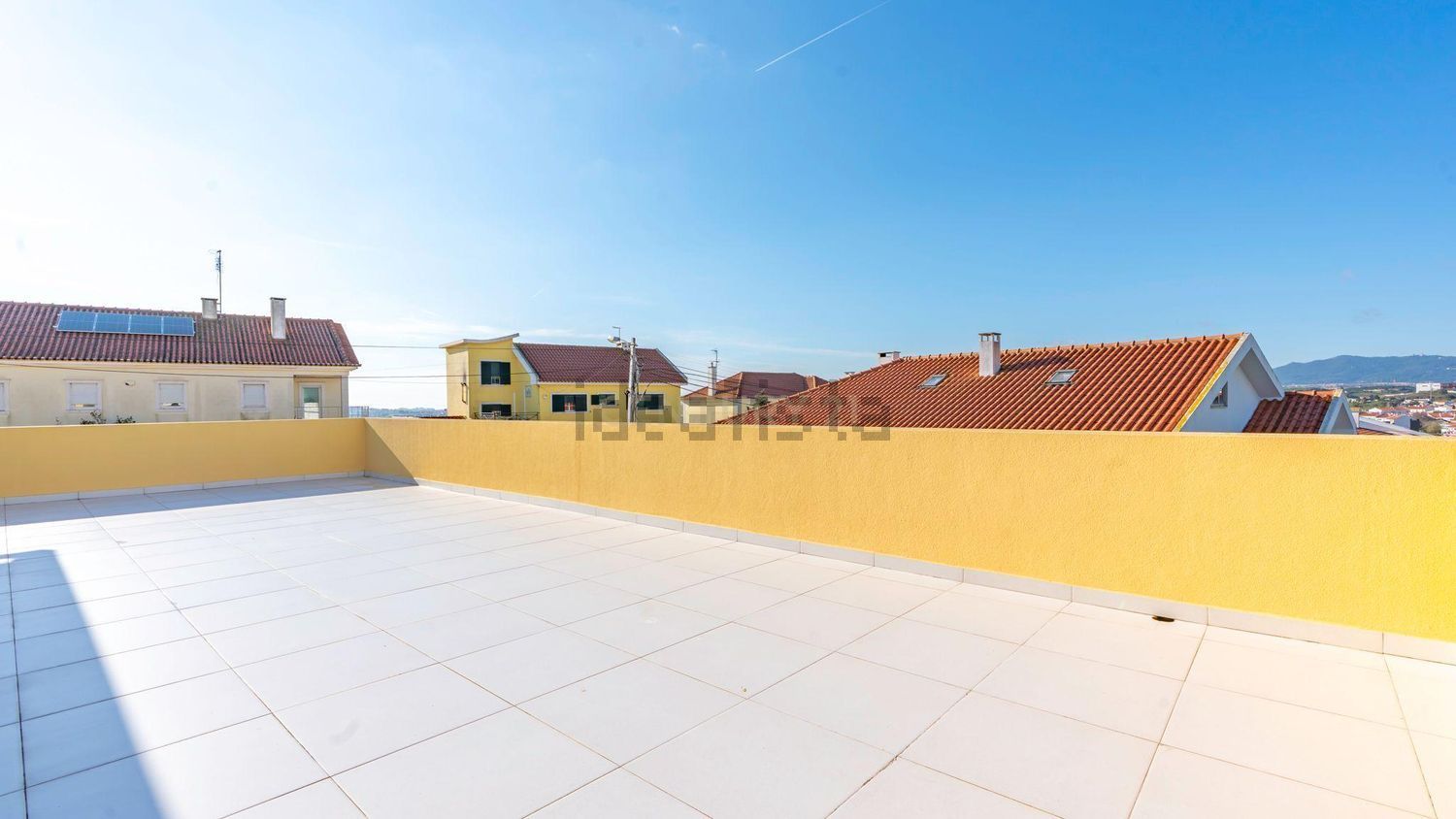 小楼房或独栋别墅出售在Avenida Engenheiro Arantes e Oliveira, 4 - 阳台