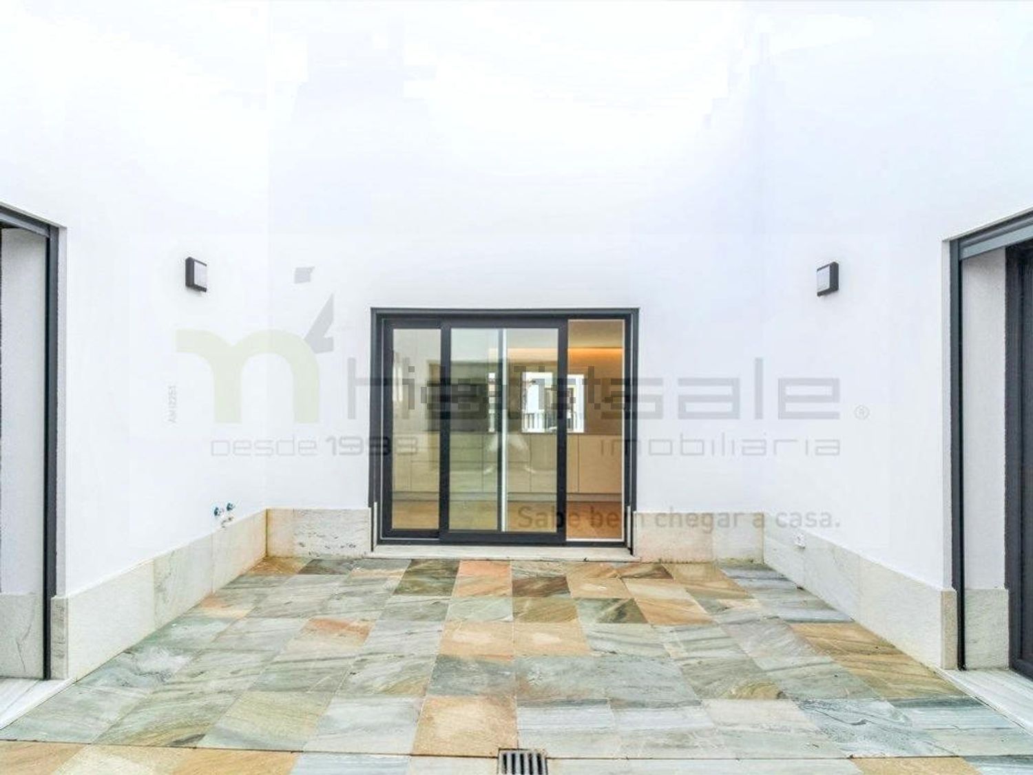 联排别墅出售在Rua Almirante Gago Coutinho, 58 a - 照片