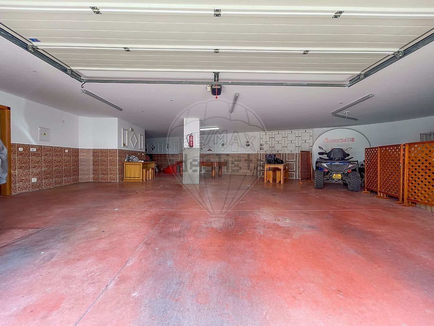 小楼房或独栋别墅出售在Rua Adriano Correia de Oliveira - 停车位