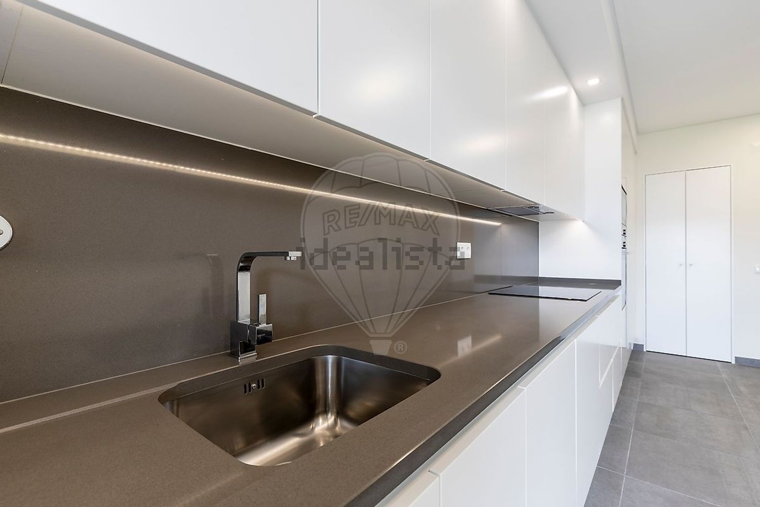 公寓 t3出售在Rua José do Pisão - 厨房