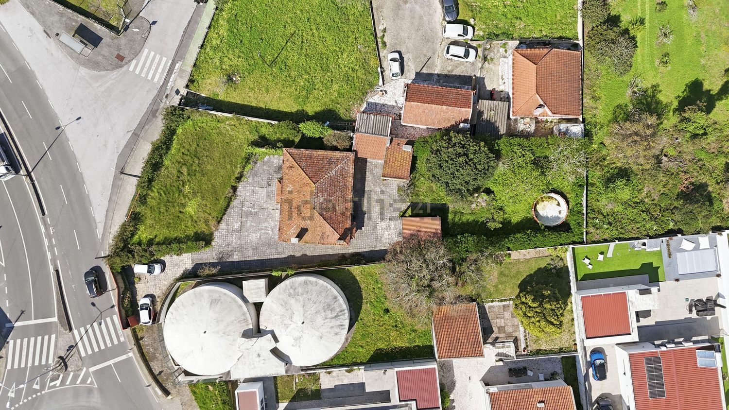 小楼房或独栋别墅出售在Rua do Bairro Novo - 照片