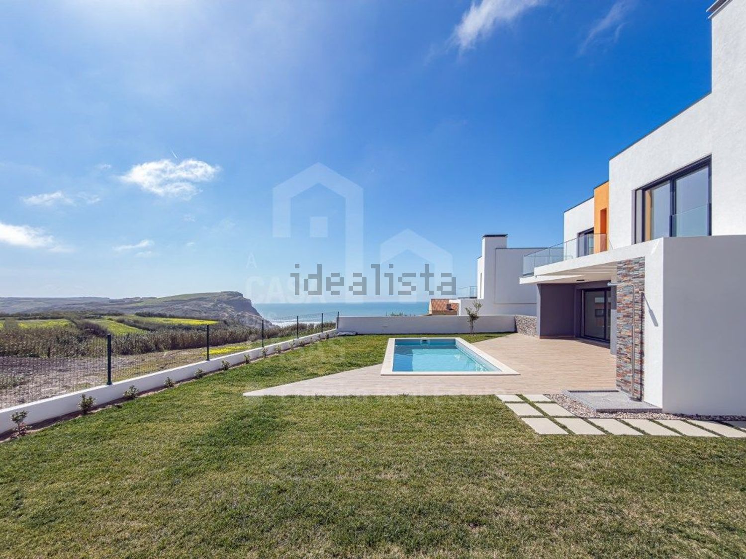 小楼房或独栋别墅出售在São Pedro da Cadeira - 游泳池