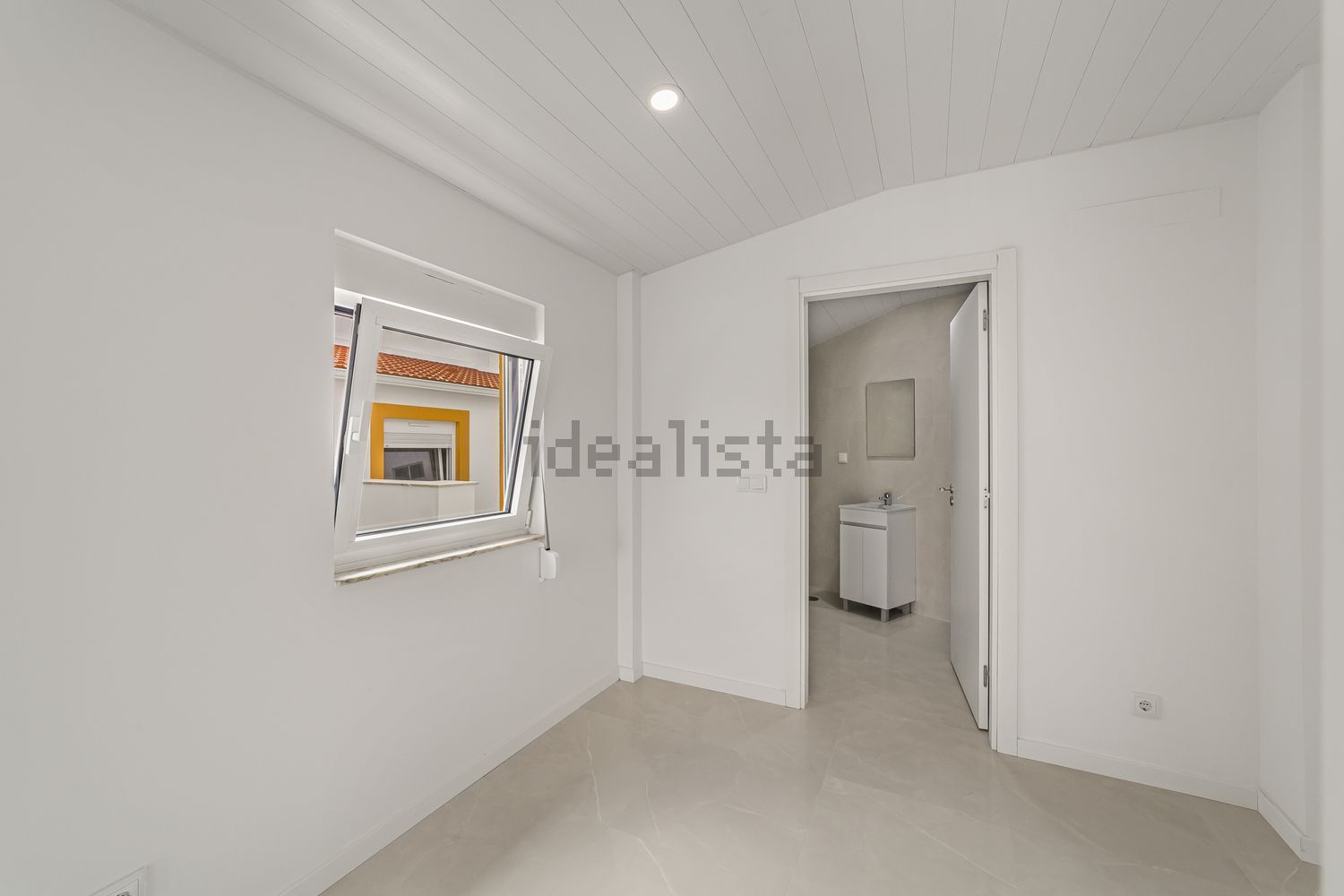 出租t0（单人公寓）在Rua José Ferreira Pio - 过道