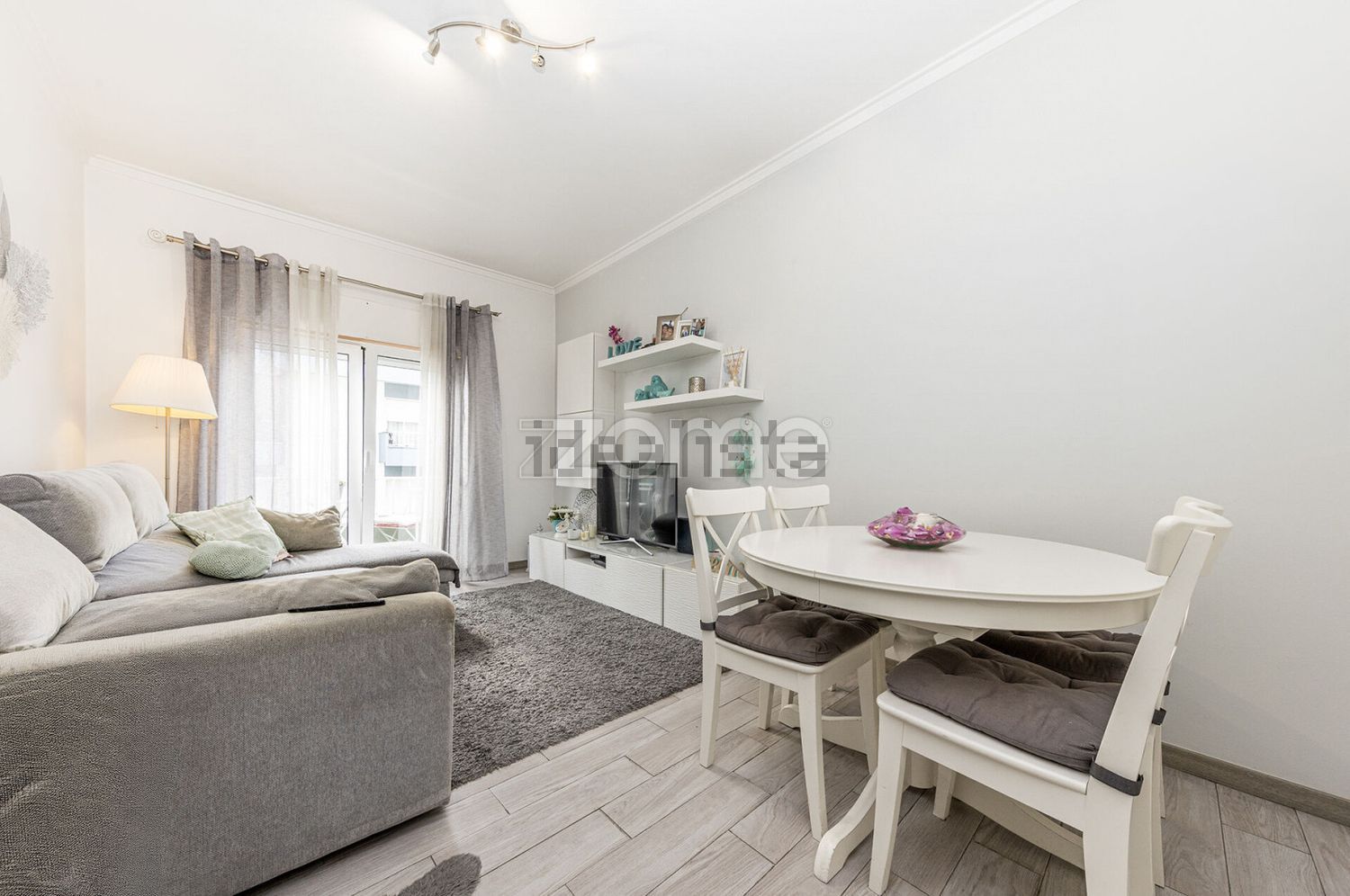 公寓 t2出售在Rua General Humberto Delgado, 41 - 客厅