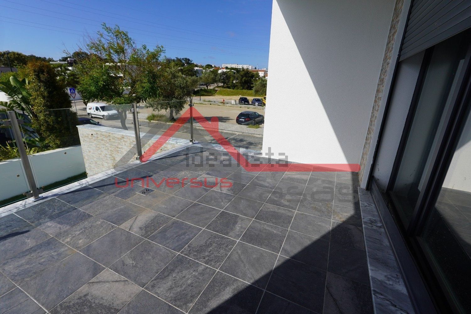 小楼房或独栋别墅出售在Travessa Joaquim Fernandes Chula - 停车位