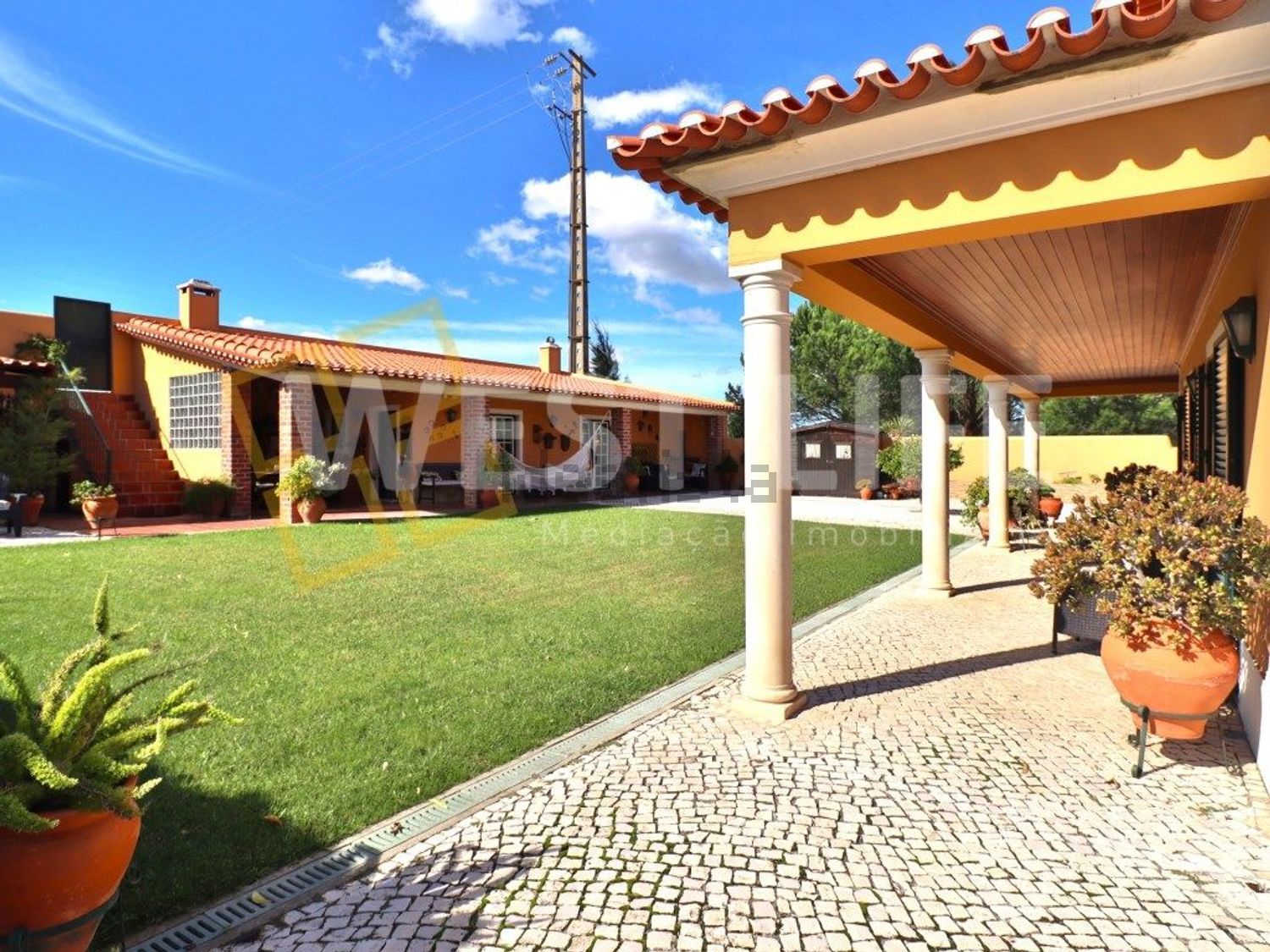 小楼房或独栋别墅出售在Turcifal - 外立面