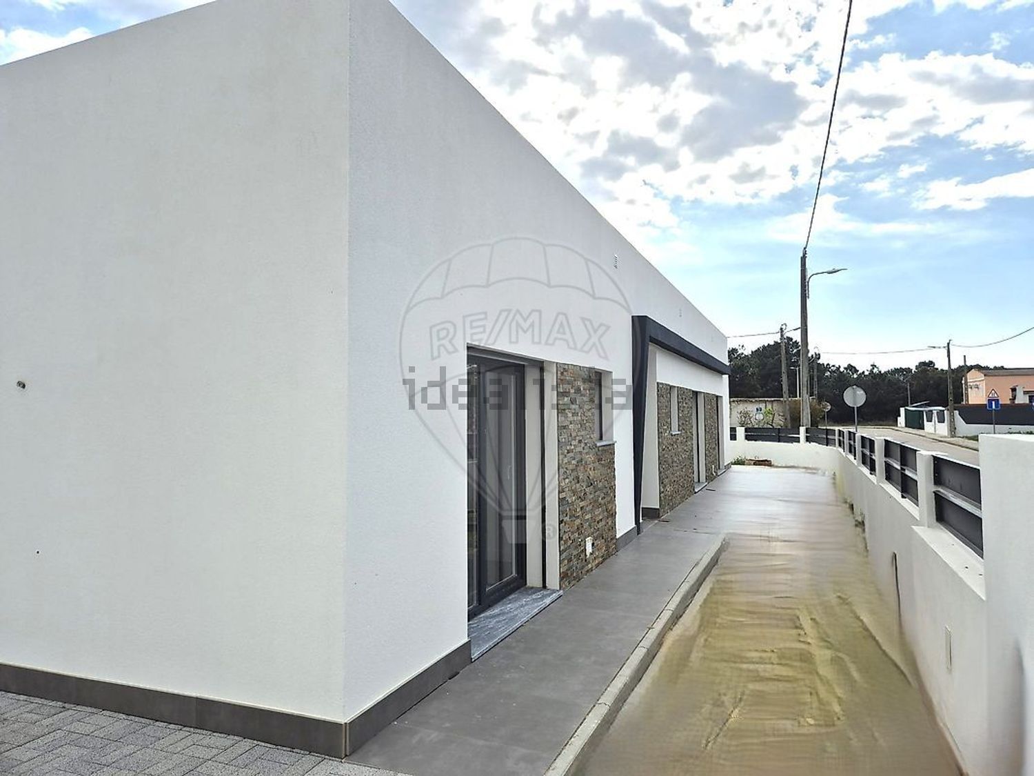 小楼房或独栋别墅出售在Rua 27 - 阳台