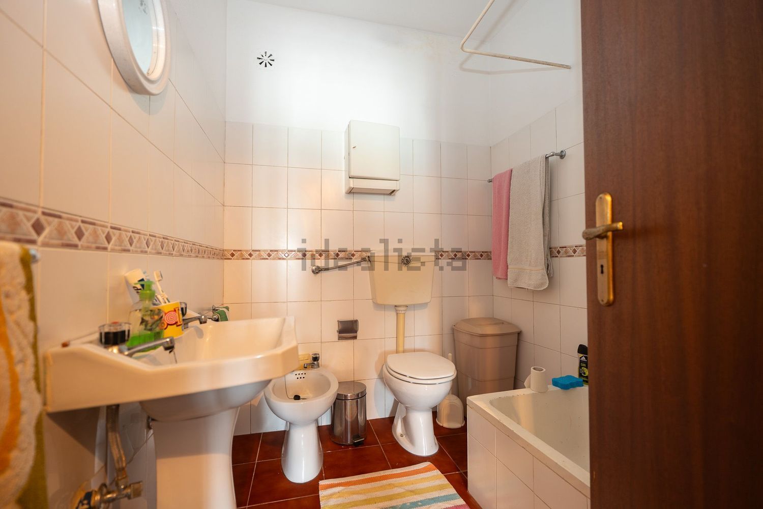 小楼房或独栋别墅出售在Rua Carreira da Corsa, 28 - 卫生间