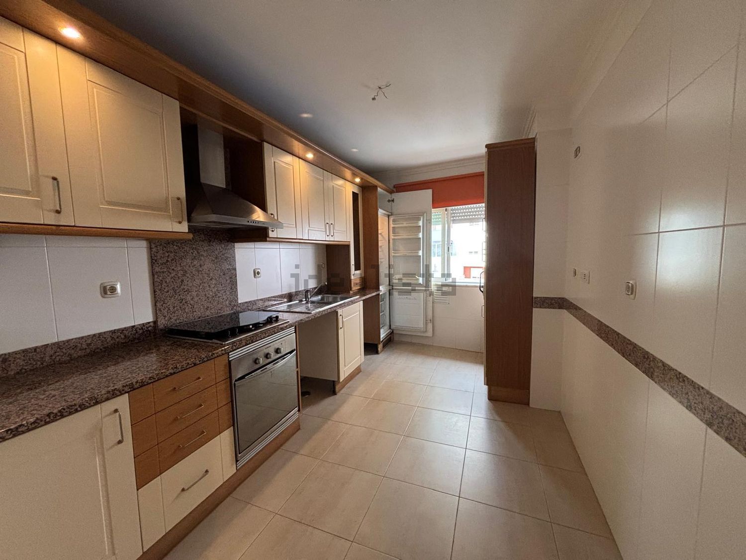 出租公寓 t3在Rua António Garibaldi, 14 - 厨房