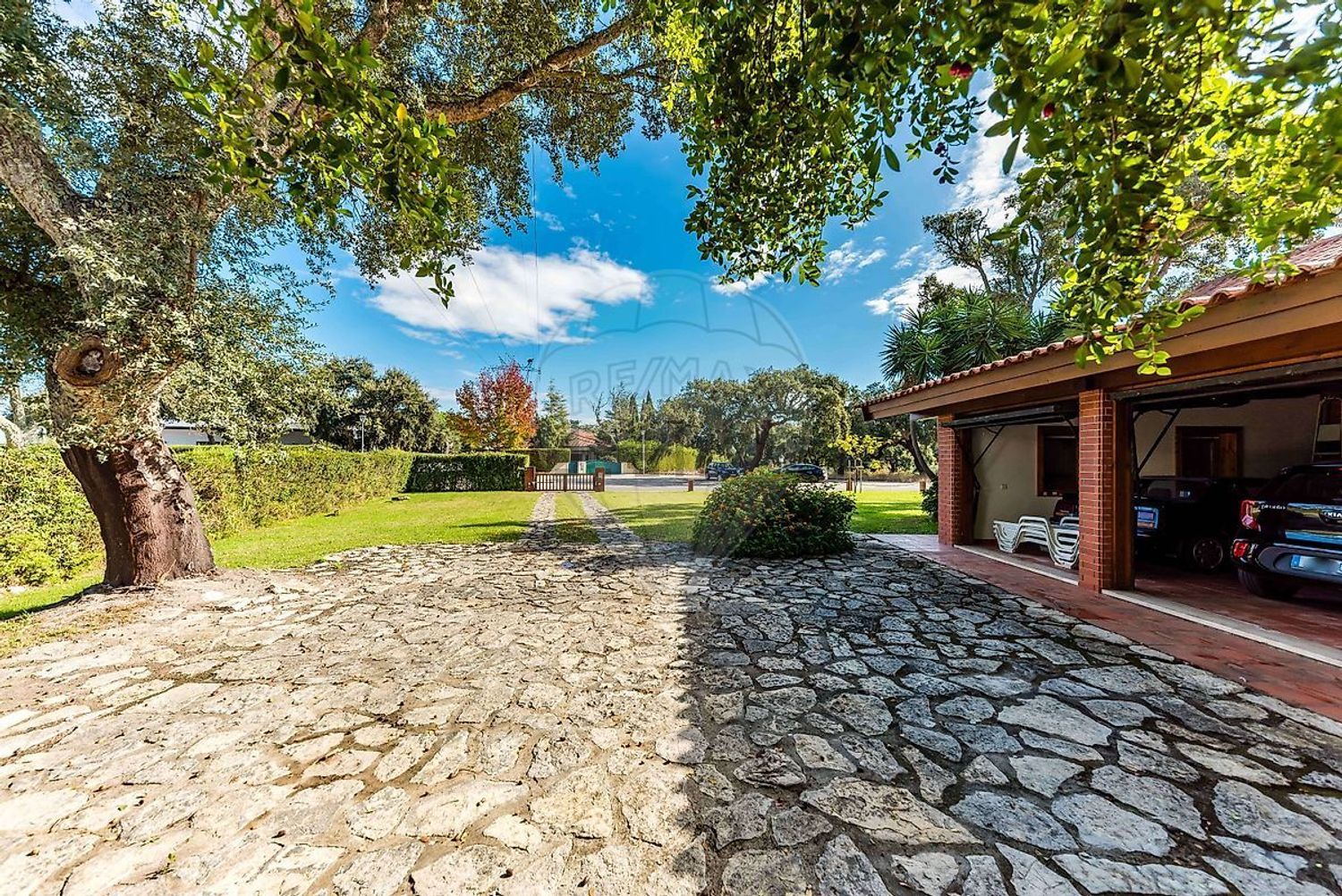 小楼房或独栋别墅出售Ip1 - 外立面