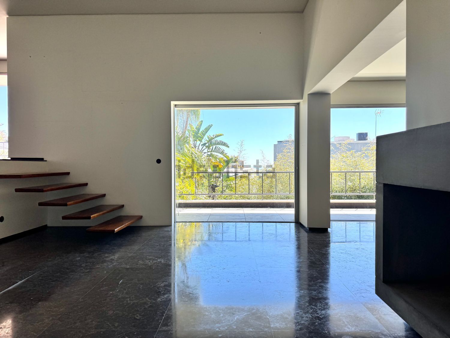 小楼房或独栋别墅出售在Avenida Marechal Carmona, 631 - 照片