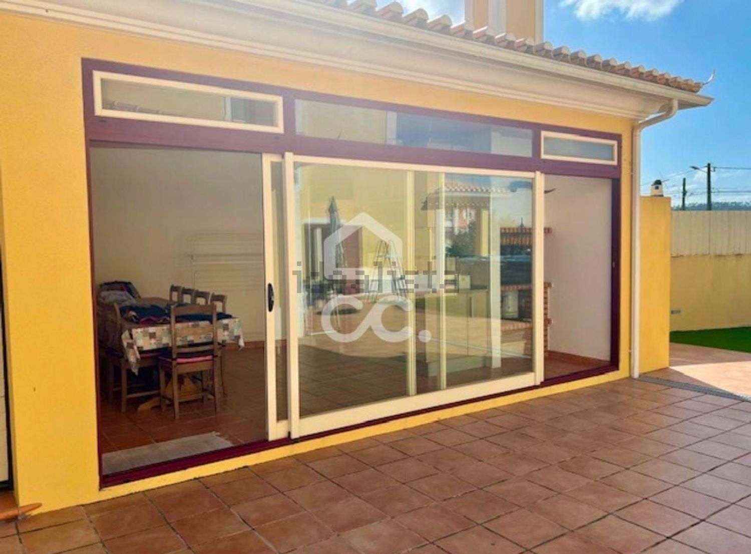 小楼房或独栋别墅出售在Milharado - 院子