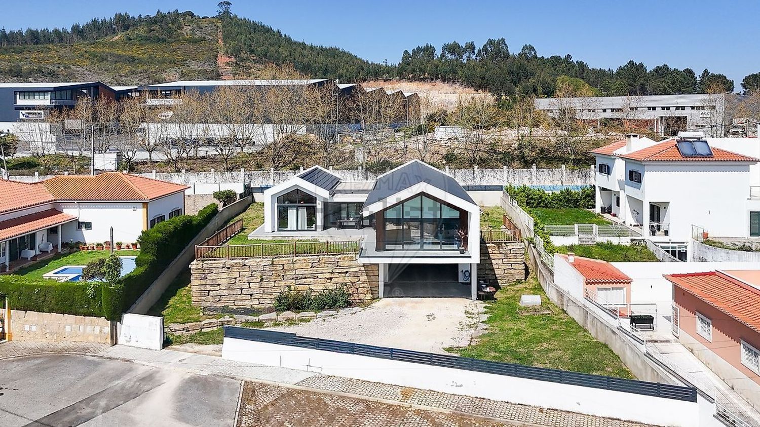 小楼房或独栋别墅出售在Praceta Da Lapa - 外立面