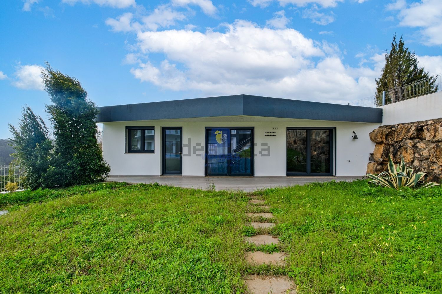 小楼房或别墅出售在Lousa - 外立面