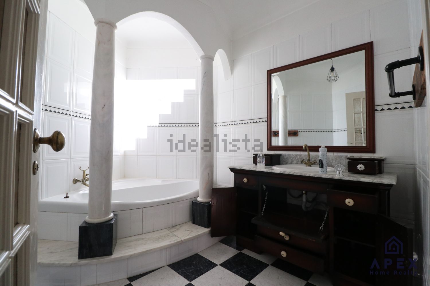 出租小楼房或独栋别墅在Fanhões - 卫生间