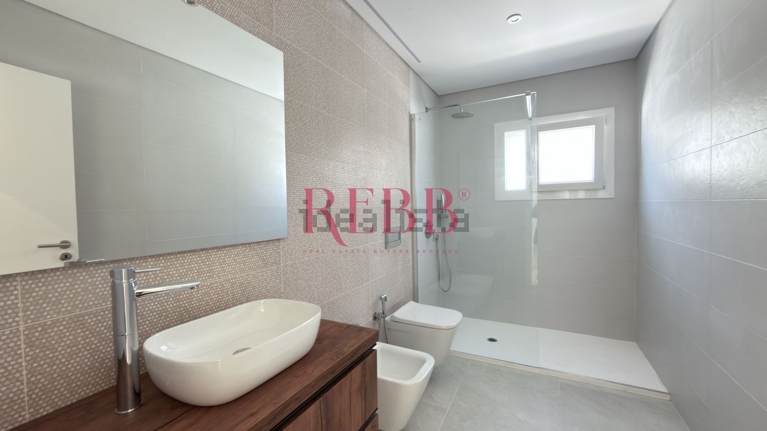 小楼房或独栋别墅出售在Rua Almada Negreiros - 卫生间