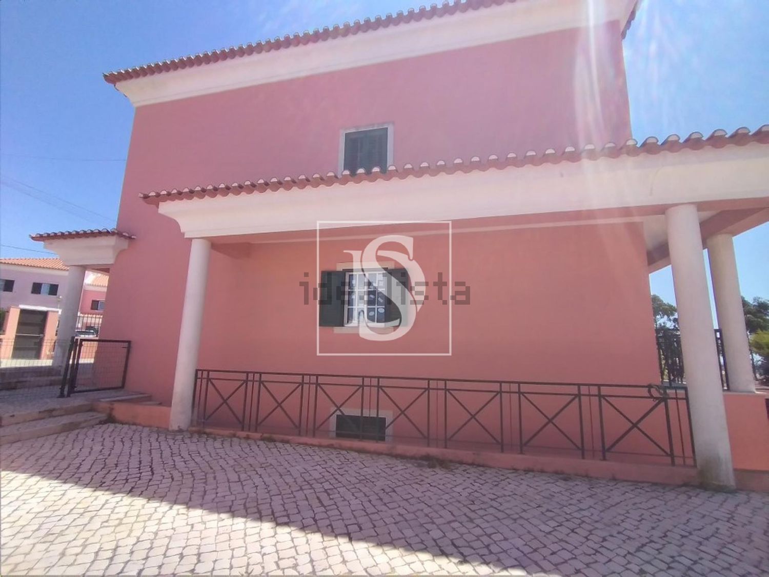 小楼房或独栋别墅出售在Rio Mouro Velho - Alto do Forte - 外立面