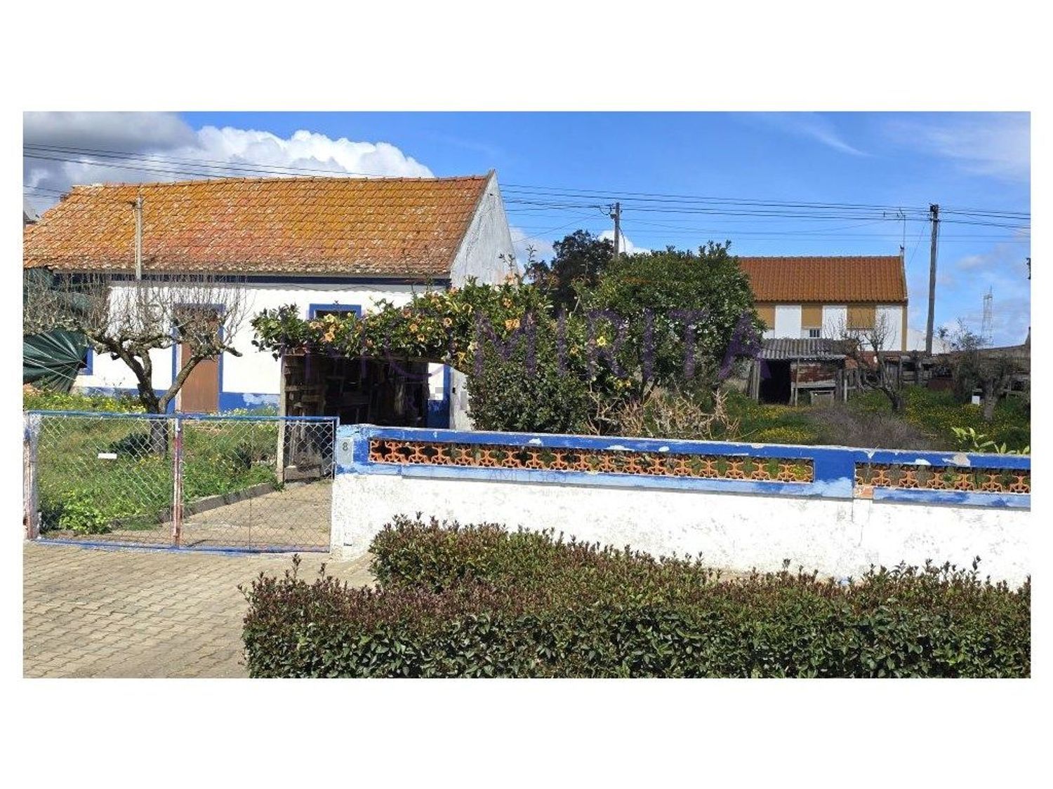 小楼房或独栋别墅出售在Rua do Chafariz - 外立面